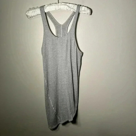 Lululemon Torque Tank Hyper  Stripe Heathered Medium Grey Ghost 4 - Picture 4 of 9